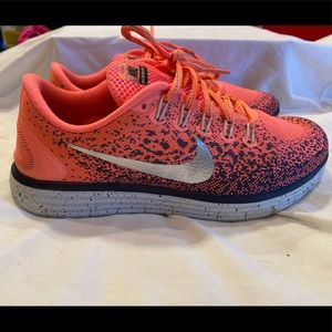 Like new Nike sz8 running shoes